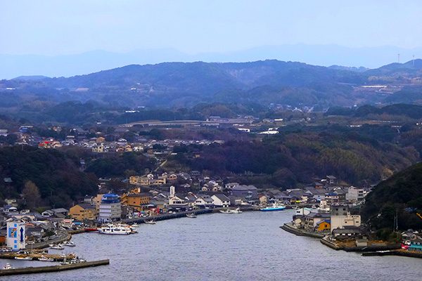 広い牧場と海、加部島一周ランコース