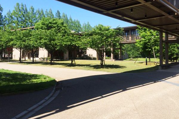 AIUの美しい図書館～秋田空港往復コース