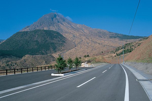 平成新山を眺める島原まゆやまロードコース