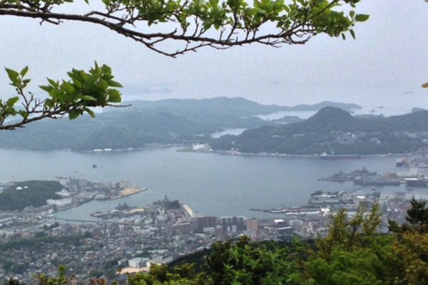 坂道の先には絶景！烏帽子岳コース