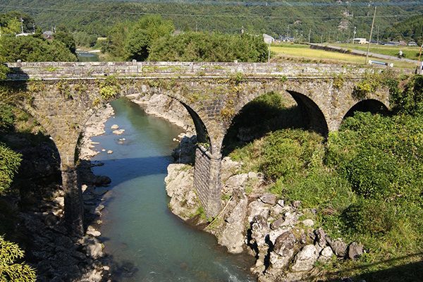 深い渓谷をつなぐ院内の石橋めぐりランコース