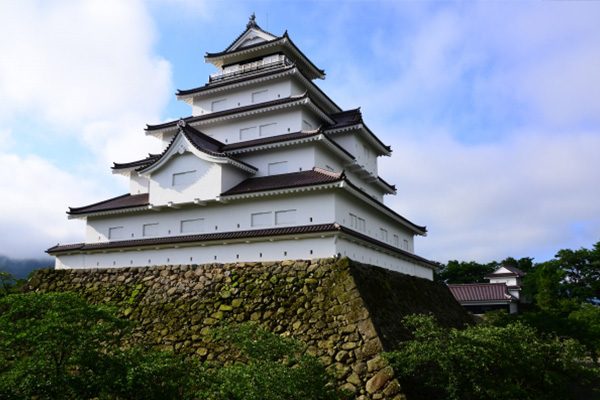 天守閣を間近に見上げる鶴ヶ城１周コース