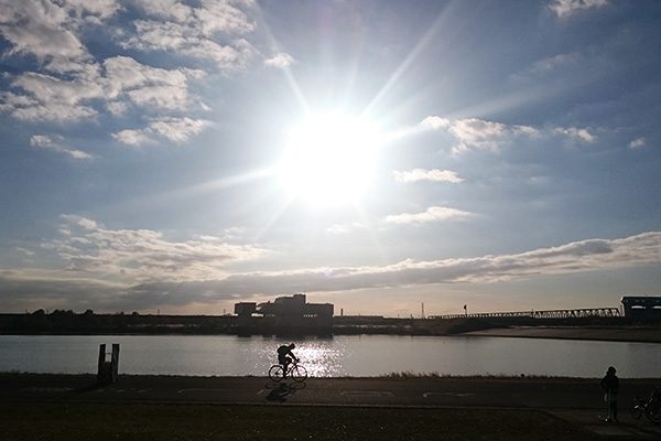 湖岸のサイクリングロード！彩湖一周コース