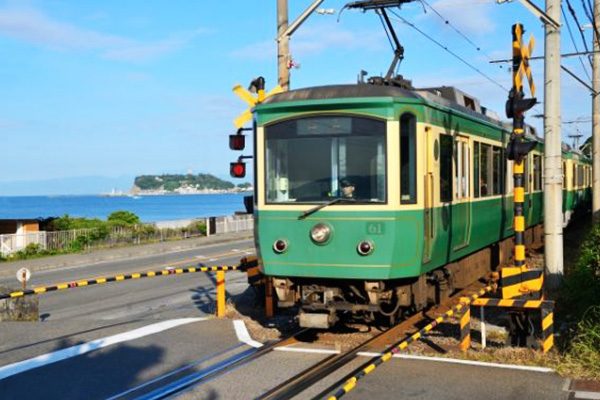 人気のロケ地も走る、鎌倉の海岸沿いコース