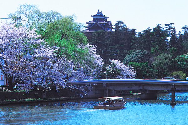 山陰で唯一残る天守・国宝松江城堀川コース