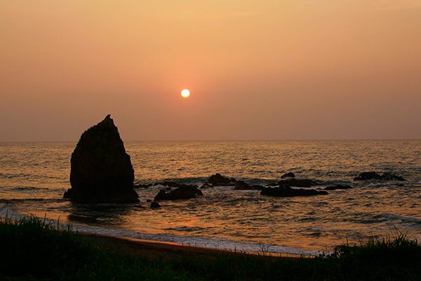 夏の夕日は必見！持石海岸コース