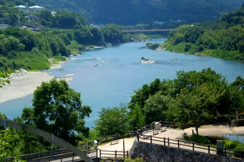 吉野川で一日遊ぶ！ハイウェイオアシスコース
